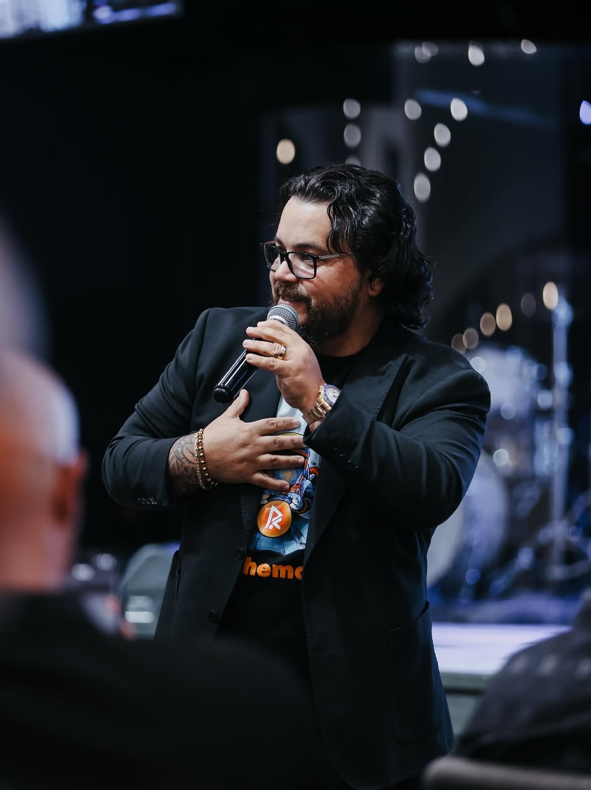 Jerry Lopez speaking on stage
